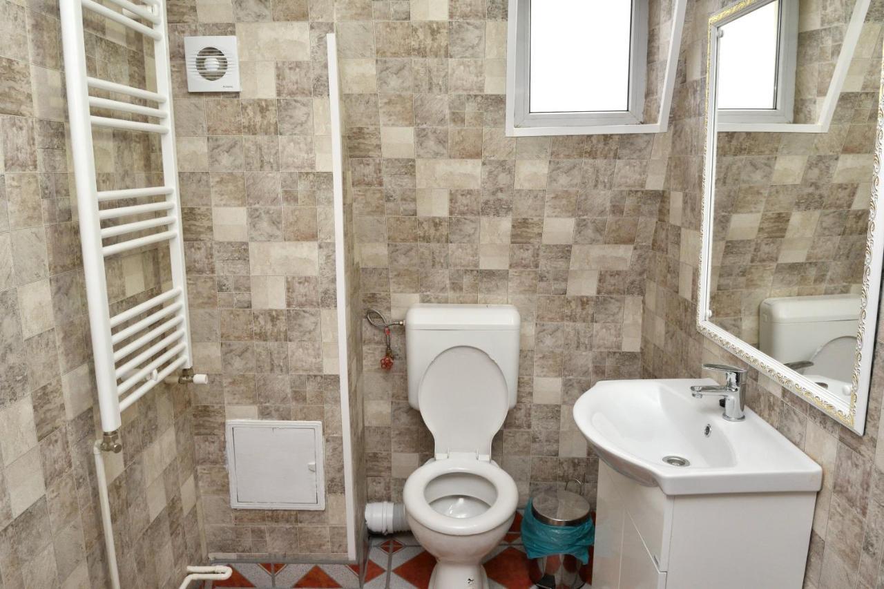 بيت شباب Casa Simescu I Caransebeş المظهر الخارجي الصورة