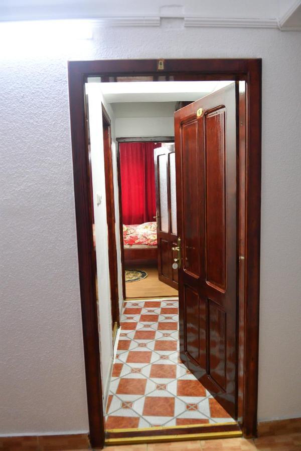بيت شباب Casa Simescu I Caransebeş المظهر الخارجي الصورة