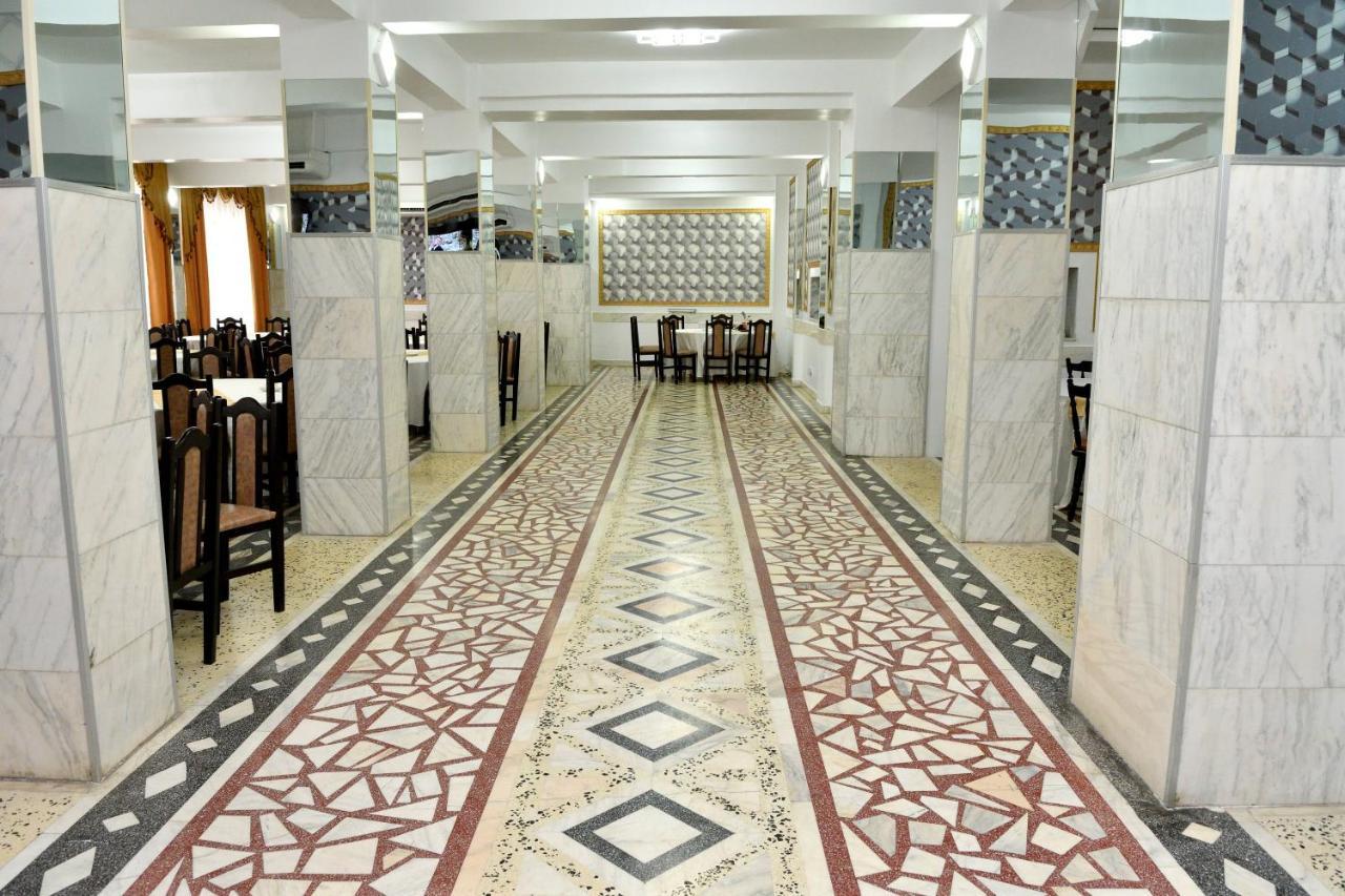 بيت شباب Casa Simescu I Caransebeş المظهر الخارجي الصورة