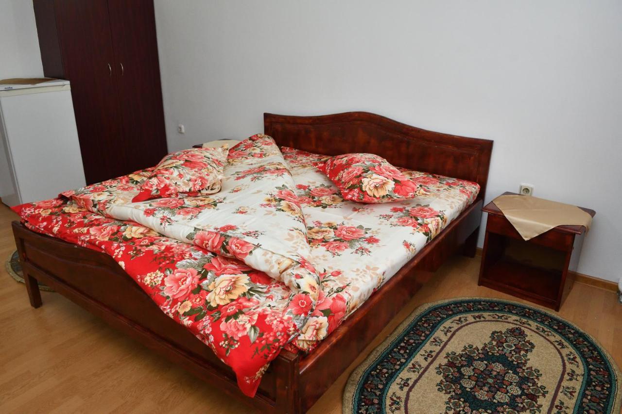 بيت شباب Casa Simescu I Caransebeş المظهر الخارجي الصورة