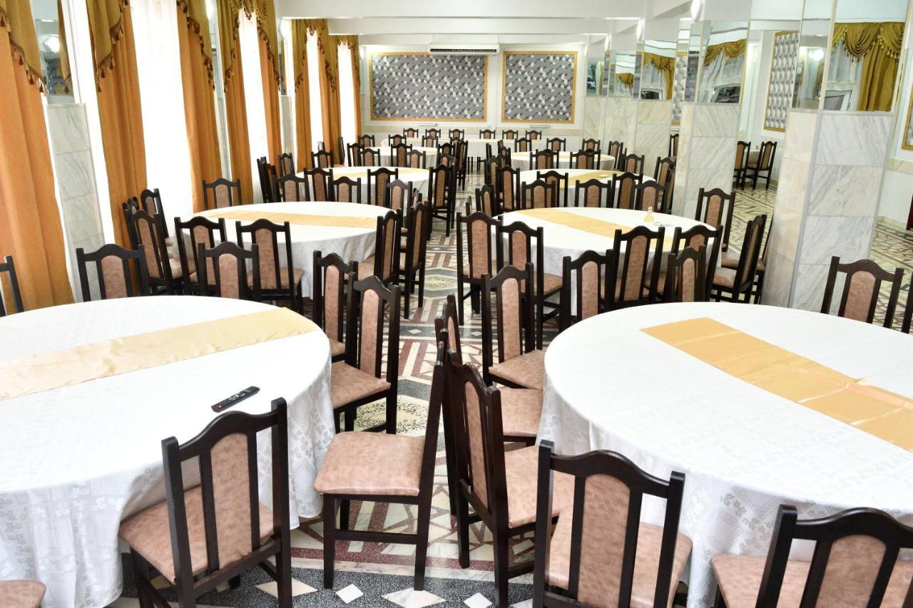 بيت شباب Casa Simescu I Caransebeş المظهر الخارجي الصورة