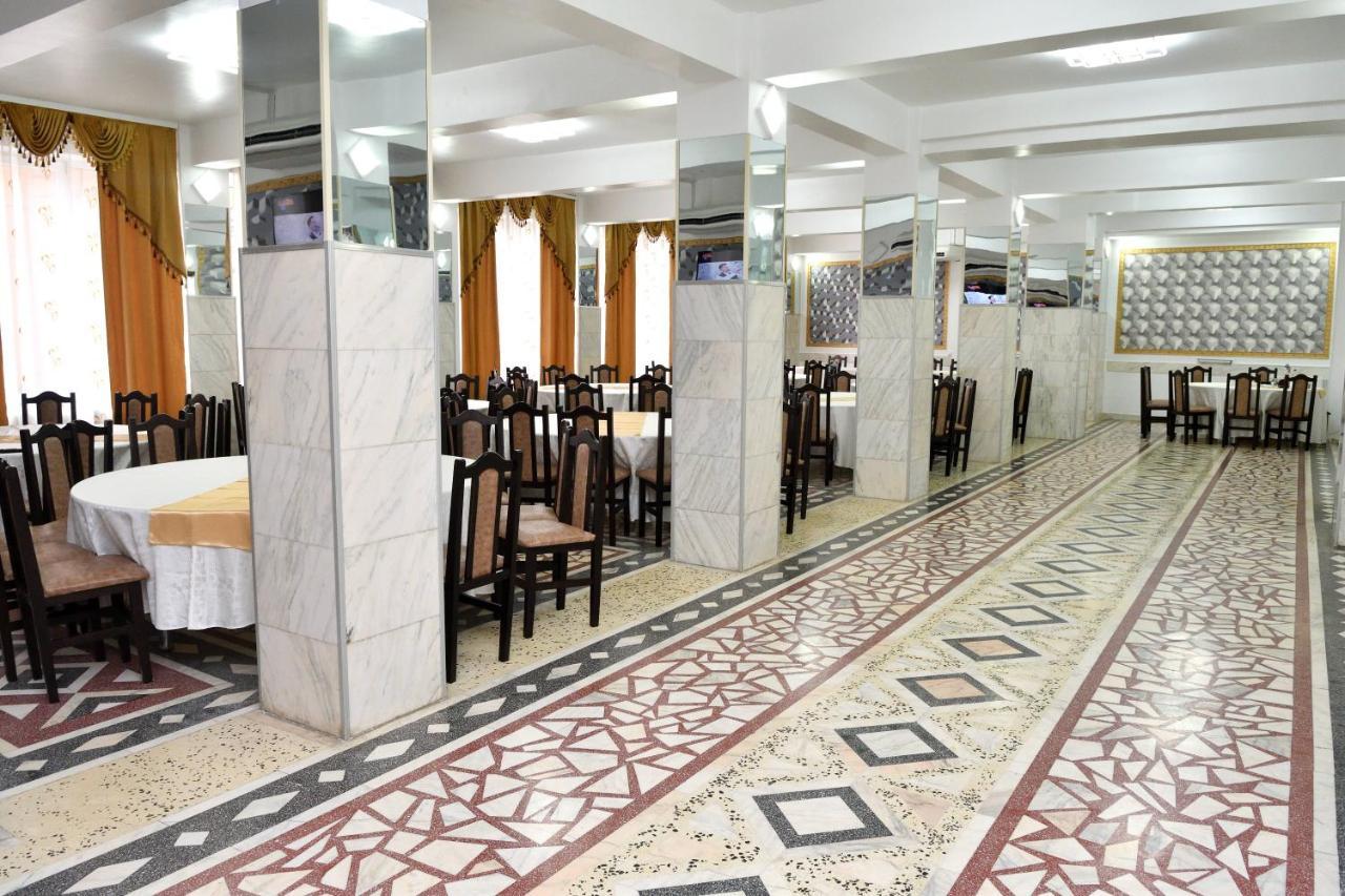بيت شباب Casa Simescu I Caransebeş المظهر الخارجي الصورة