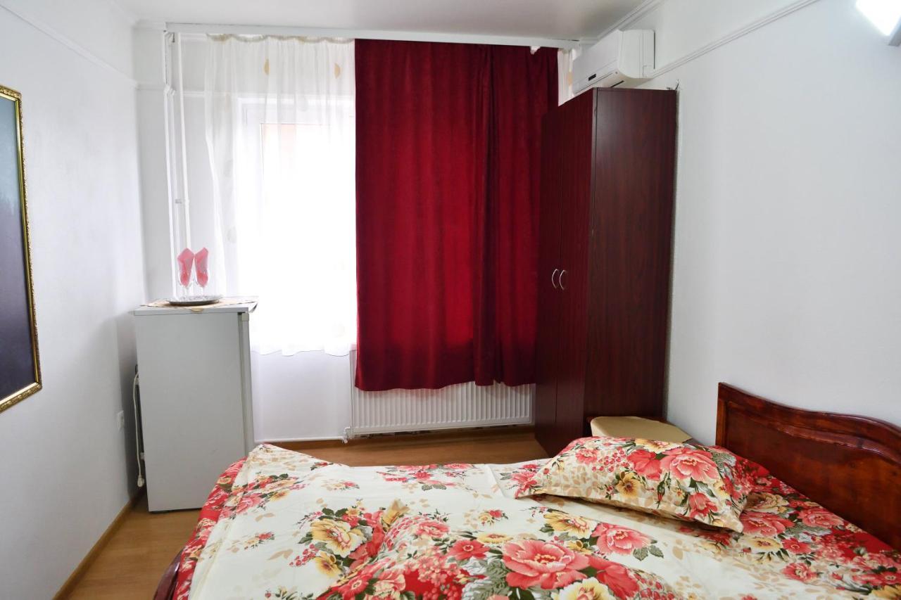 بيت شباب Casa Simescu I Caransebeş المظهر الخارجي الصورة