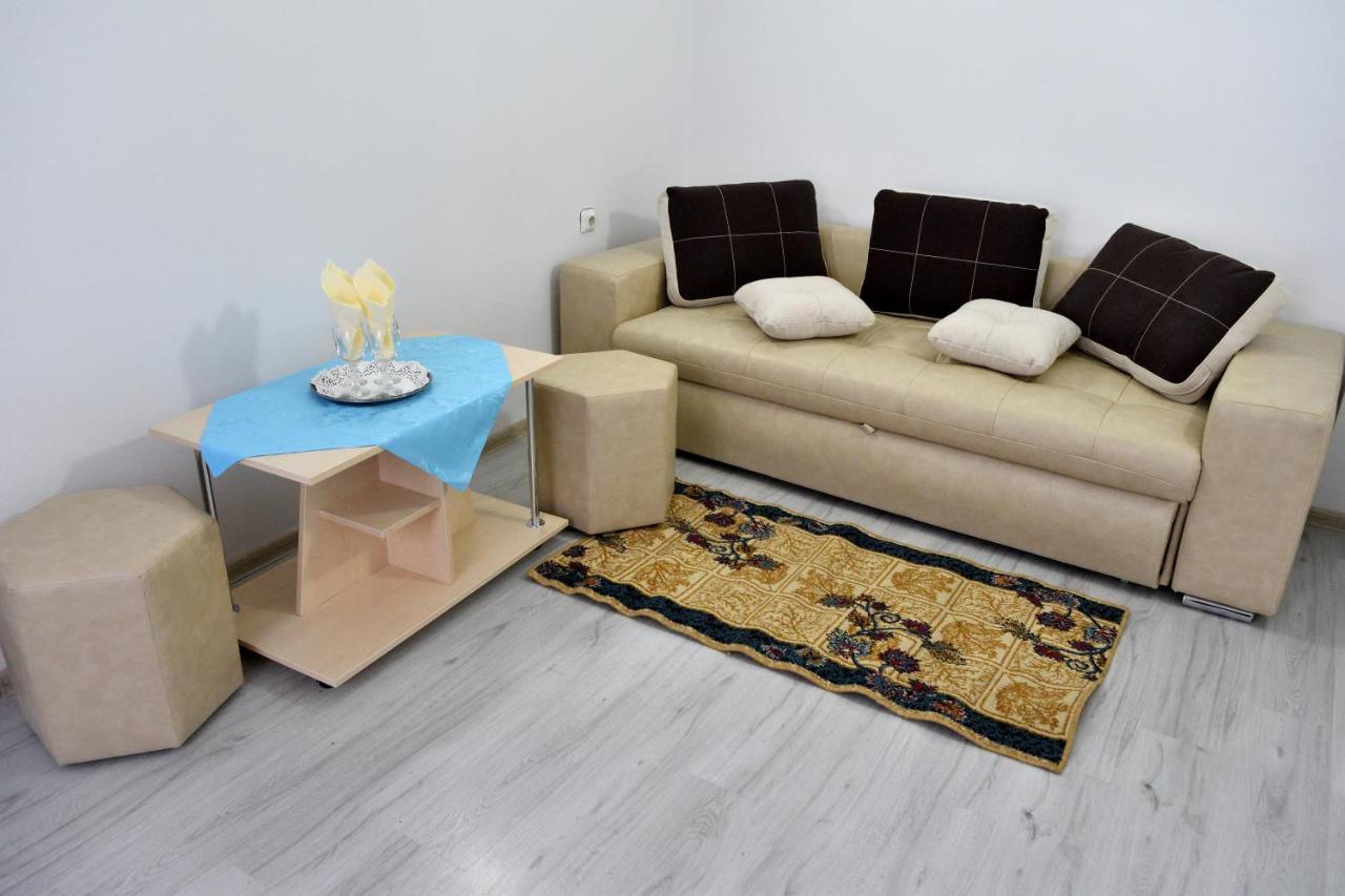 بيت شباب Casa Simescu I Caransebeş المظهر الخارجي الصورة
