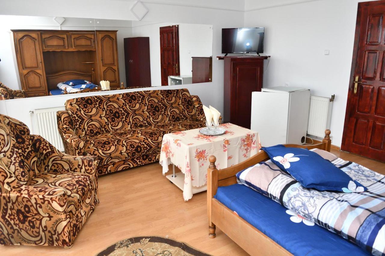 بيت شباب Casa Simescu I Caransebeş المظهر الخارجي الصورة